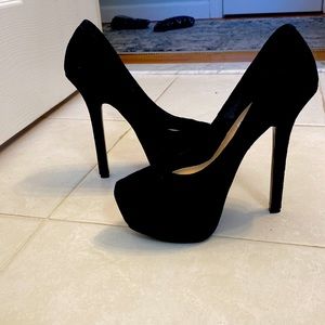 Like new!! Steve Madden women’s black heels size 6.5